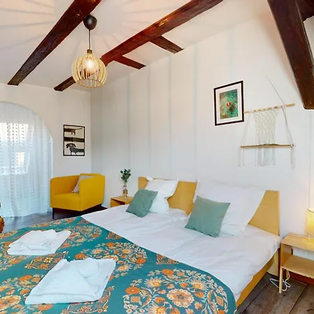 Le Petit Chez Vous Apartment *